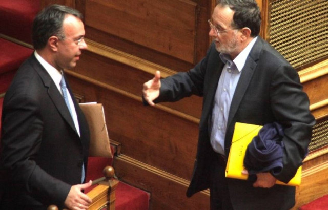 Αντιπαράθεση για το πλεόνασμα στη Βουλή