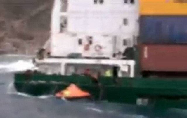 Video: Rescuing the crew of the Turkish ship in Mykonos