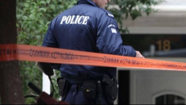 Νεαρή μητέρα και βρέφος νεκροί σε ακάλυπτο πολυκατοικίας