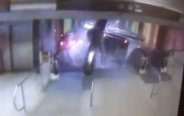 Chicago: The moment of train crash (vid)