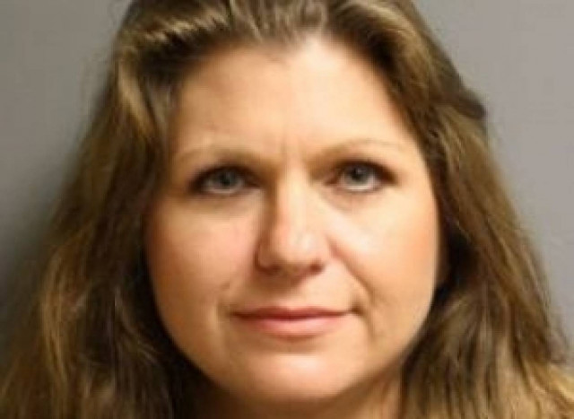 Έπιασαν 43χρονη καθηγήτρια να κάνει στοματικό έρωτα σε μαθητή της