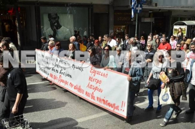 Builders protest in the Labor Ministry