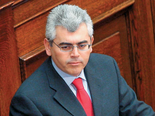 Παραιτείται ο Μάξιμος Χαρακόπουλος