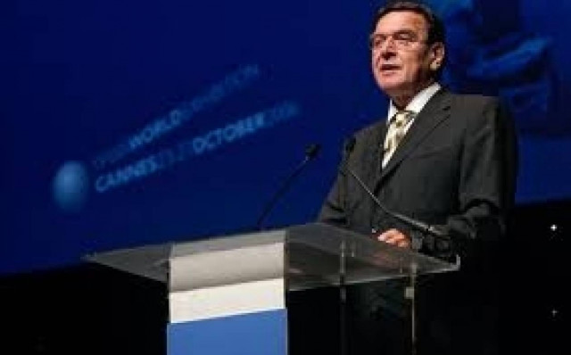 Στηρίζει Πούτιν ο πρώην Γερμανός καγκελάριος Σρέντερ