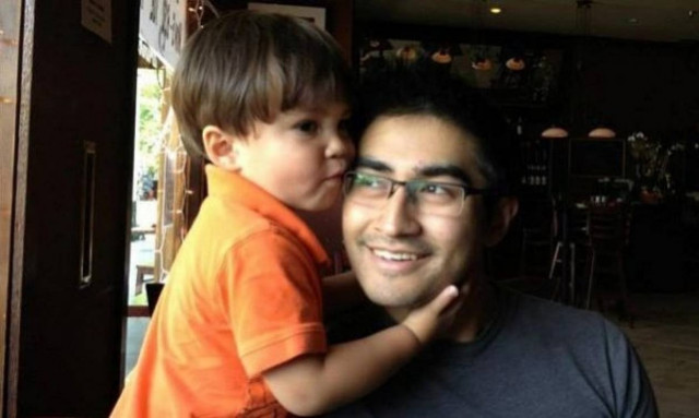 Πώς να μην λατρεύει τον μπαμπά του;