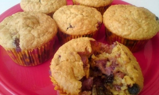 Συνταγή για λαχταριστά μάφινς με φράουλα και μπανάνα