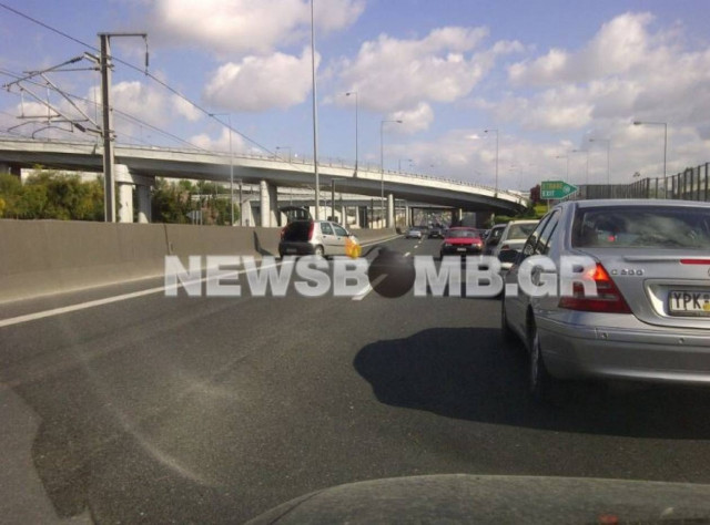 Τροχαίο ατύχημα στην Αττική οδό  (pics)