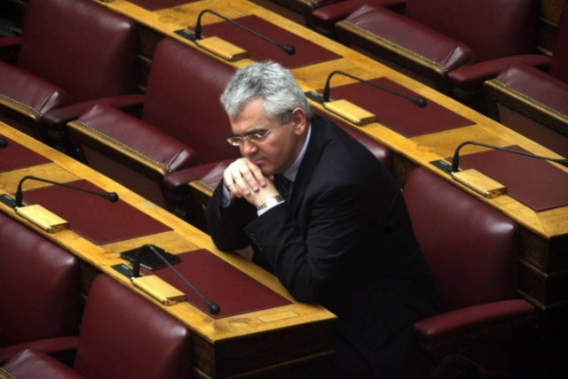 Παραιτήθηκε ο Μάξιμος Χαρακόπουλος