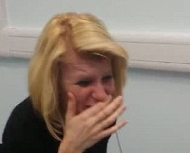 Συγκλονιστικό: Κουφή γυναίκα ακούει για πρώτη φορά τη φωνή της