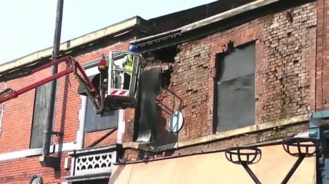 Πραγματικό Jenga! Οικοδόμος τράβηξε λάθος... τούβλο! (βίντεο)