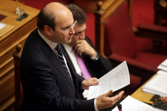 Νομοτεχνικές αλλαγές ανακοίνωσε ο Χατζηδάκης