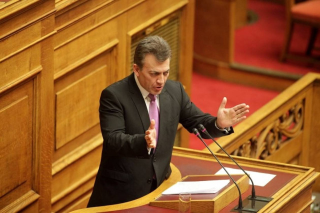 Βρούτσης: Δεν θίγονται οι τριετίες