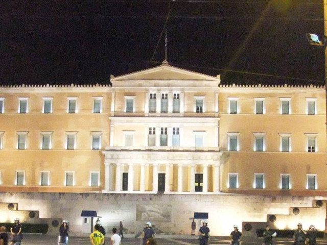 Σε απεργιακό κλοιό η Βουλή