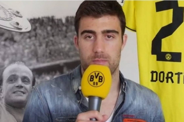 Παπασταθόπουλος: To γύρισε στο τραγούδι (video)