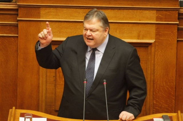 Βενιζέλος: «Nτροπή» η στάση του Κακλαμάνη και του Παπανδρέου