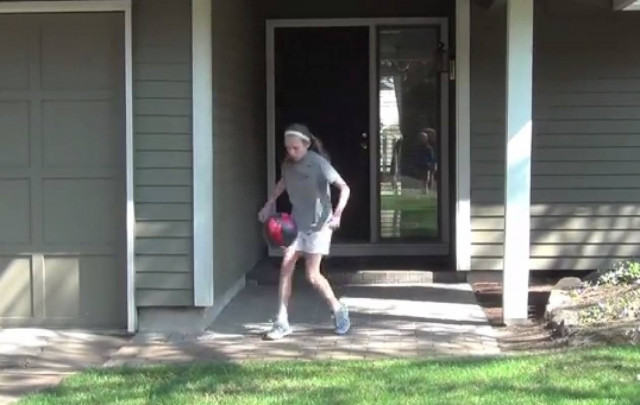 Η 12χρονη που το κάνει όπως ο Μπέκαμ (vid)