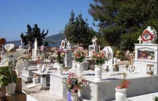 Αποτροπιασμός για φωτογράφιση σε τάφους στα κατεχόμενα