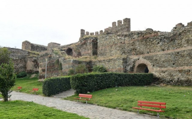 Καθαρισμός τειχών στη Θεσσαλονίκη