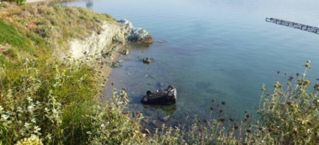 Βόλος: «Βουτιά» αυτοκινήτου στη θάλασσα