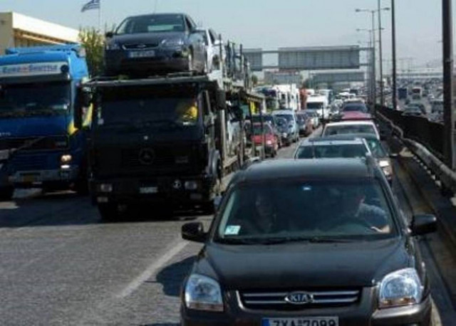 Ουρές χιλιομέτρων στην Ε.Ο Αθηνών- Λαμίας στο ρεύμα προς Πειραιά