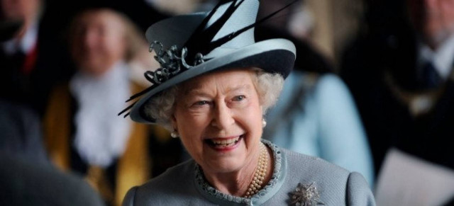 Αυγά, ουίσκι και μπίρα δώρισε η βασίλισσα Ελισάβετ στον πάπα Φραγκίσκο