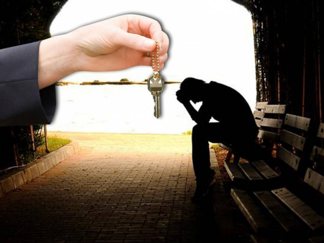 Τσουνάμι εξώσεων – Στο δρόμο οι Έλληνες για λίγα ευρώ