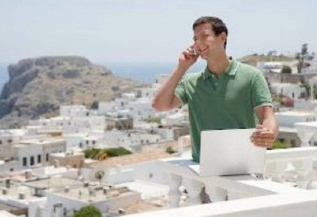 Τέλος στα τέλη περιαγωγής ζητούν οι ευρωβουλευτές