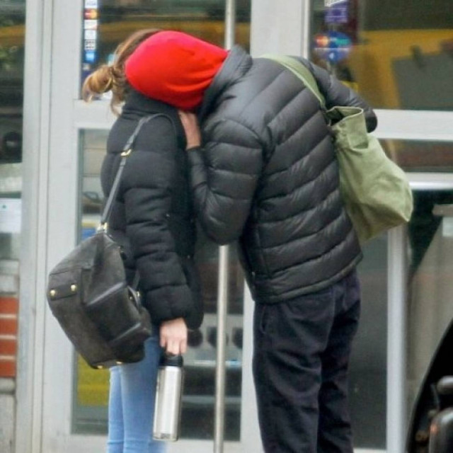 Ποιο διάσημο ζευγάρι «τα δίνει όλα» μες την μέση του δρόμου;