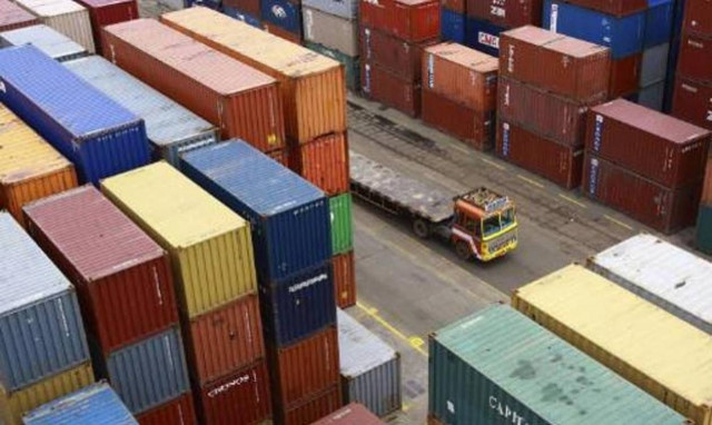 Πτώση 7% στις εξαγωγές τον Φεβρουάριο