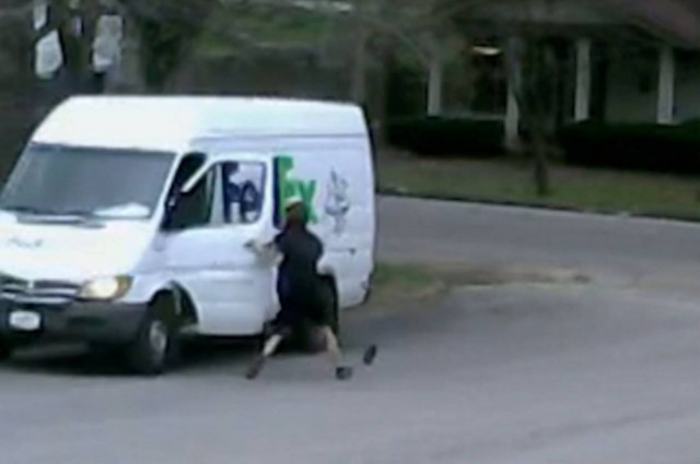 Αυτά παθαίνεις όταν δεν τραβάς χειρόφρενο! (video)