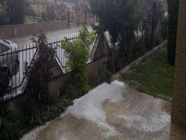 Ισχυρή χαλαζόπτωση στην Καρδίτσα - Σοβαρές ζημιές (pic)