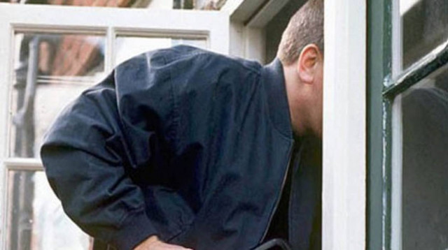 Τρίκαλα: «Μπούκαραν» από παράθυρο κουζίνας σε μονοκατοικία