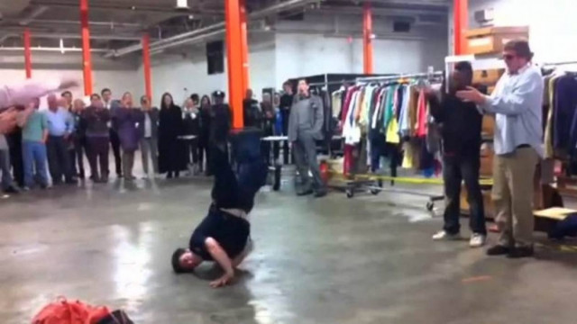 Αυτός είναι ο πιο cool αστυνομικός της Νέας Υόρκης! (video)