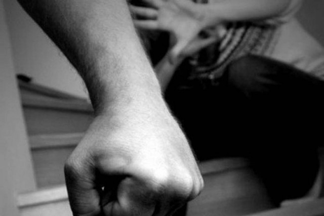 Γονείς-Τέρατα «σάπισαν στο ξύλο» τον 7χρονο γιο τους μέχρι να πεθάνει