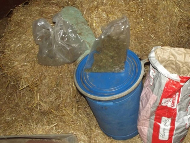 Ρόδος: Πατέρας και γιος έκρυβαν ναρκωτικά σε αχυρώνα