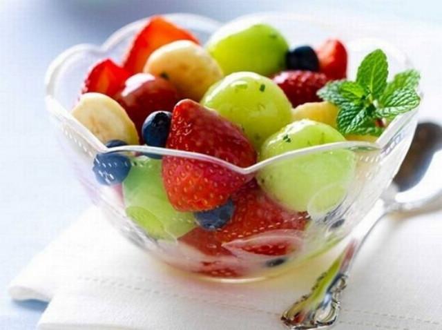 Άρχισε η δωρεάν διανομή φρούτων και φρουτοσαλάτας στα σχολεία