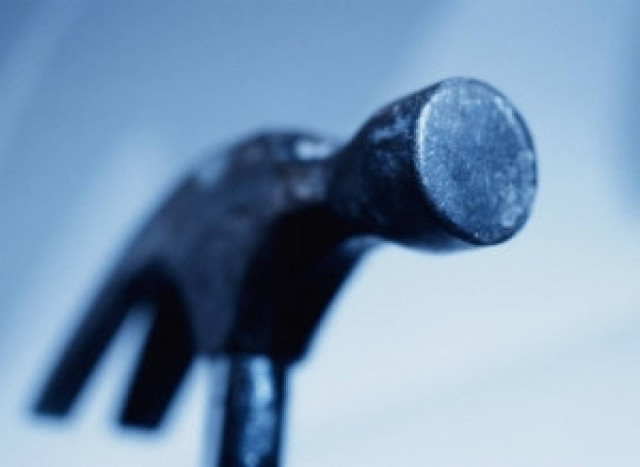 Τρόμος σε πολυτελές ξενοδοχείο: Εισέβαλε στο δωμάτιο κρατώντας σφυρί