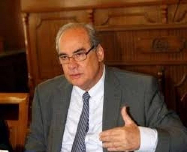 Μιχαλολιάκος: Μοναδικός αντίπαλος, τα προβλήματα του Πειραιά