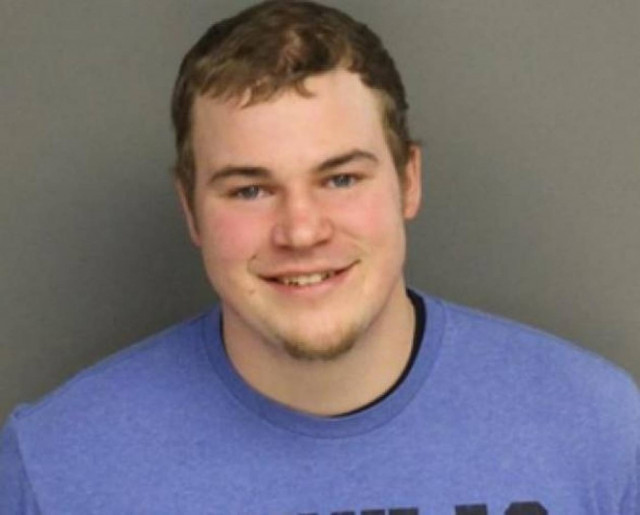 Οδηγούσε μεθυσμένος και το... διαφήμιζε στο μπλουζάκι του!