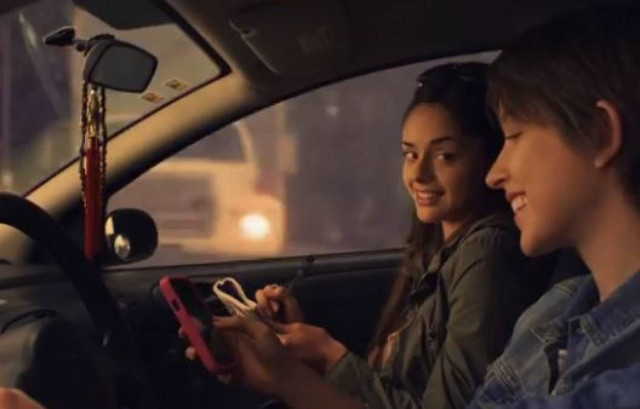 ΠΡΟΣΟΧΗ: Δείτε το βίντεο και δεν θα ασχοληθείτε ξανά με το κινητό σας!