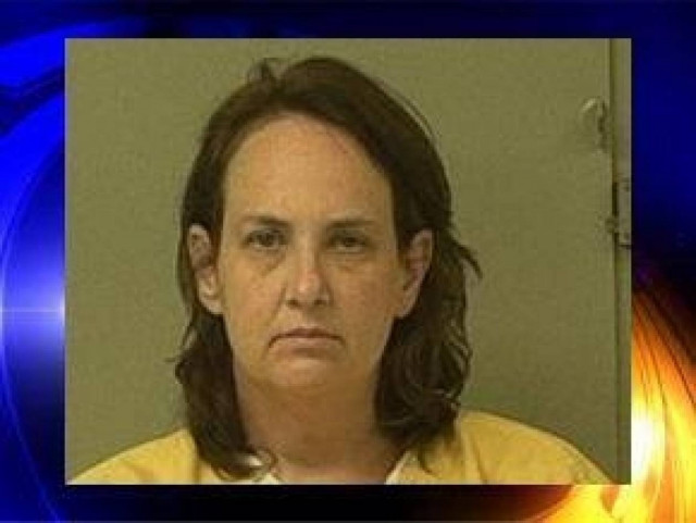 Δασκάλα έκανε τρίο με 16χρονους μαθητές της