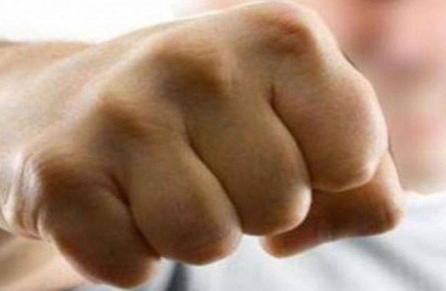 Πάτρα: Δέκα άτομα γρονθοκόπησαν οδηγό στη μέση του δρόμου