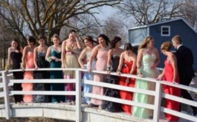 Πόζαραν και... Μπορείτε να μαντέψετε τι συνέβη στη συνέχεια; (pics)