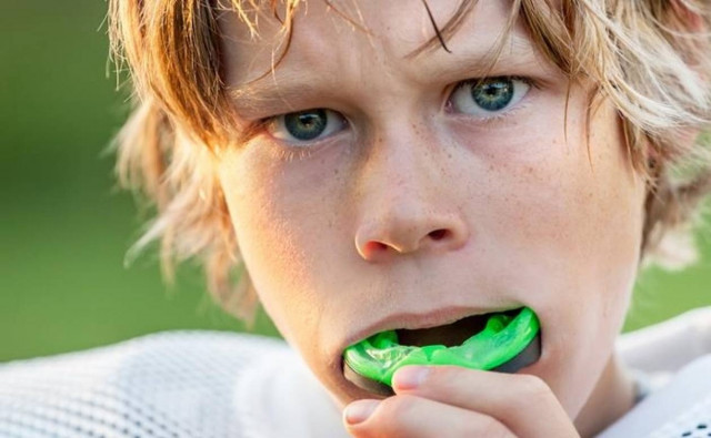 Πώς προστατεύουμε τα δόντια μας όταν αθλούμαστε
