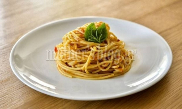 Συνταγή για υπέροχη μακαρονάδα με φρέσκια ντομάτα