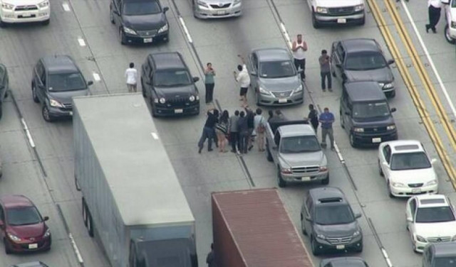 Αναμνηστική και στο βάθος ο παρολίγον αυτόχειρας (pic)