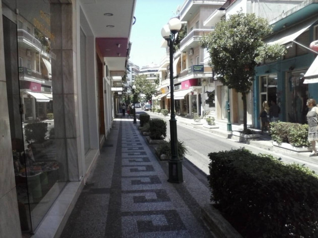 Λίγα καταστήματα άνοιξαν την Κυριακή των Βαΐων στο Αγρίνιο