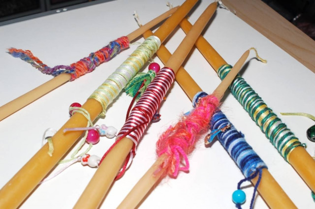 Αυτές είναι οι πιο περίεργες λαμπάδες - Σαρώνει το... σουβλάκι