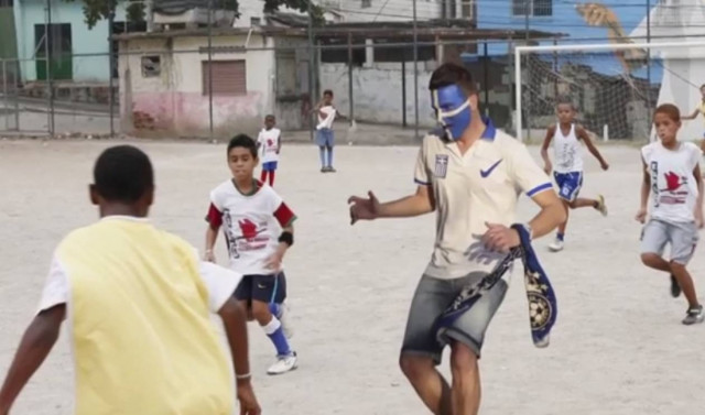Το δικό μας τραγούδι για το Μουντιάλ! (videos)