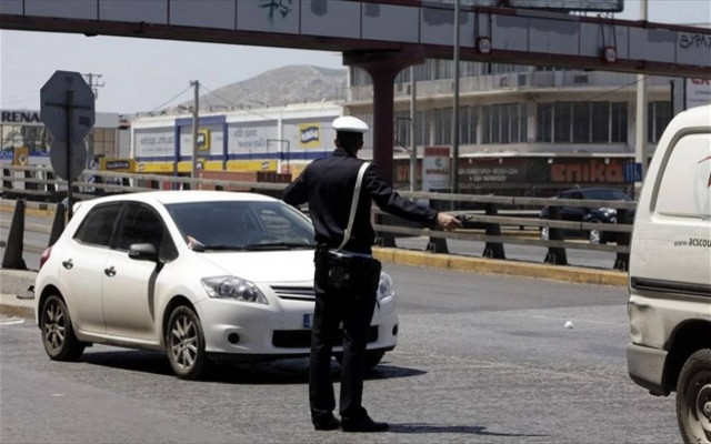 Σύγκρουση δυο αυτοκινήτων στον Κηφισό - Αυξημένη η κίνηση